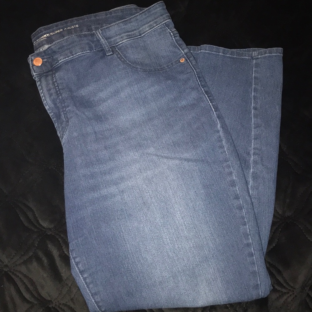 Old Navy Mid Rise - Picture 2 of 6